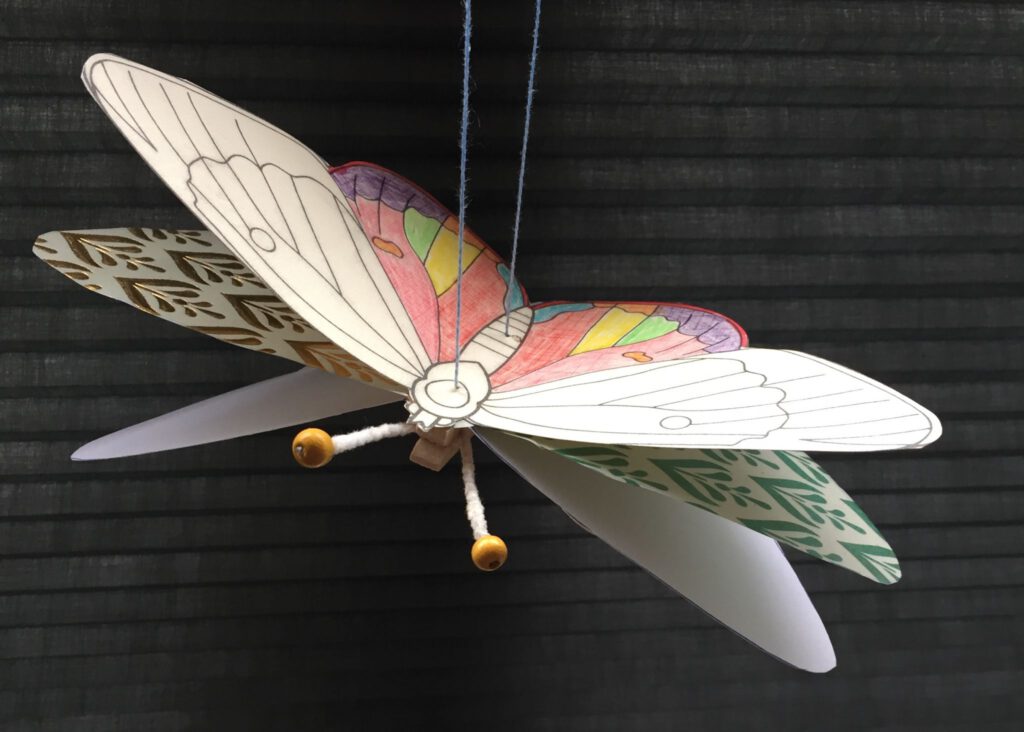 Kinderactiviteit: vlinder vouwen en figuurzagen