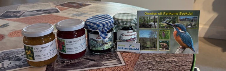 potjes jam, sleutelhanger en ansichtkaart