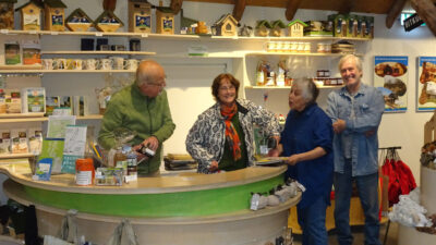 balie bezoekerscentrum met medewerkers